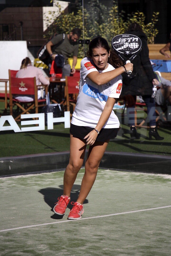 En juego las finales del Master Final #CircuitoPadelADESLAS 2017 en <a href="/starspadel/">Star´s Padel</a> Gracias a todos! instagram.com/p/BboqloFA2Jt/