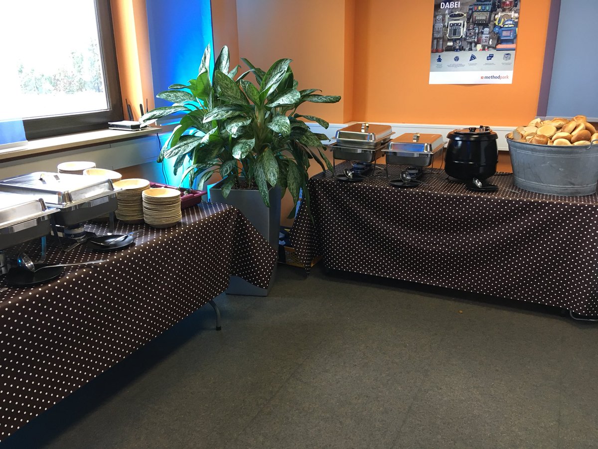 menzel42's tweet image. Lunch time at  #SWEC17