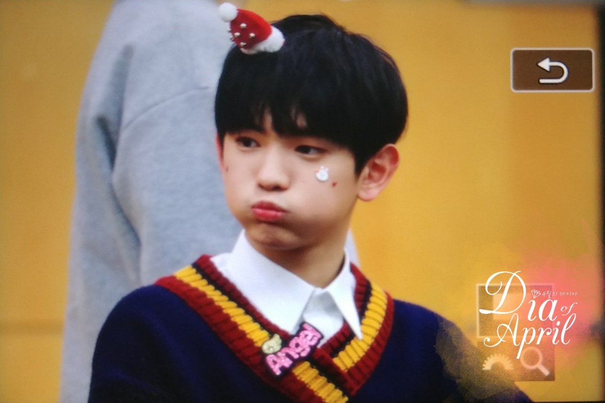 Adia0405's tweet photo. 171118 대구팬싸 한결같이 귀엽다😣 #이의웅 #의웅 #눈부시게찬란한 https://t.co/OUEOvfonGF