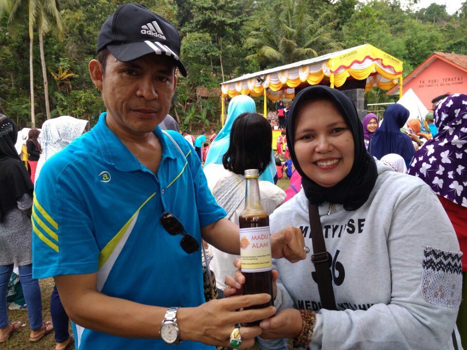 taufiqjul's tweet photo. Unit Usaha Bumdes , Budidaya Lebah Madu... #Hegarmanah #Tunggilis #Kalipucang #Pangandaran #ManfaatDanaDesa @jokowi @EkoSandjojo @taufikmadjid71 @AhmadErani @KemenDesa @tppindonesia @dpmdesajabar https://t.co/hlQFvpKvGW