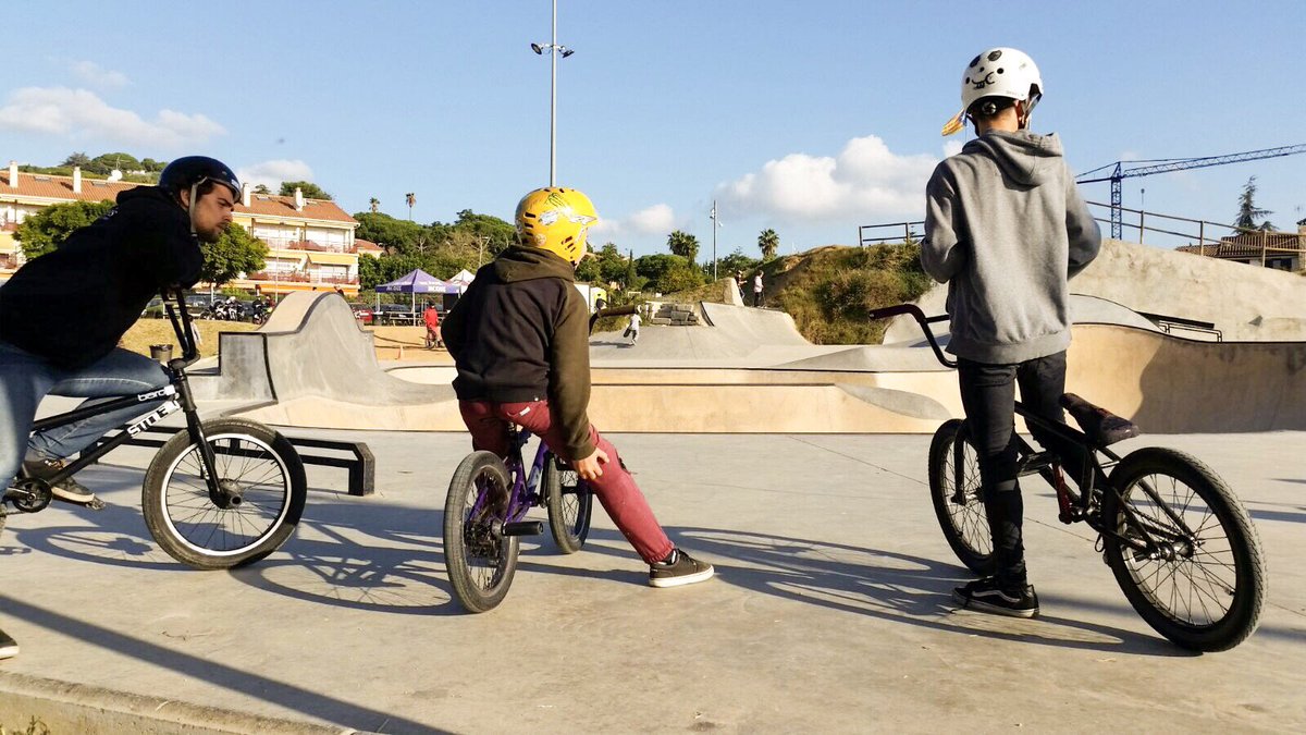 UngravityCo's tweet photo. Here we are again with @gleiva714 and the guys! 🔥🔥🔥
#ungravityBMXclub
@LaPomaBikePark
#HappyRideWeekend2017
🚲🚲🚲🚲🚲🚲🚲
#ungravityfreestylecompany #bmx #bmxclub #bmxschool #lapomabikepark https://t.co/CheYpc0OC6