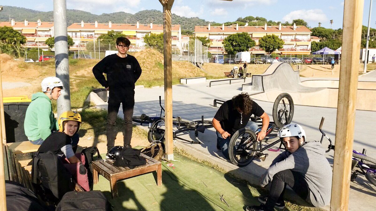 UngravityCo's tweet photo. Here we are again with @gleiva714 and the guys! 🔥🔥🔥
#ungravityBMXclub
@LaPomaBikePark
#HappyRideWeekend2017
🚲🚲🚲🚲🚲🚲🚲
#ungravityfreestylecompany #bmx #bmxclub #bmxschool #lapomabikepark https://t.co/CheYpc0OC6
