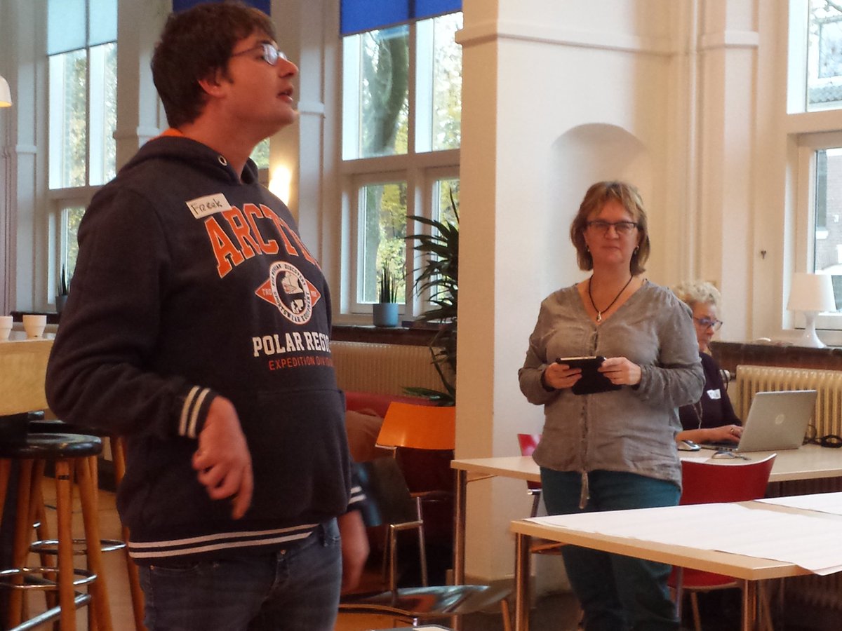 Freek leert de ambassadeurs hoe zij een pitch kunnen geven! En nu aan de slag..... <a href="/zonderstempel/">Zonder Stempel! 🏳️‍🌈</a> @Pleinpraat 💪💪