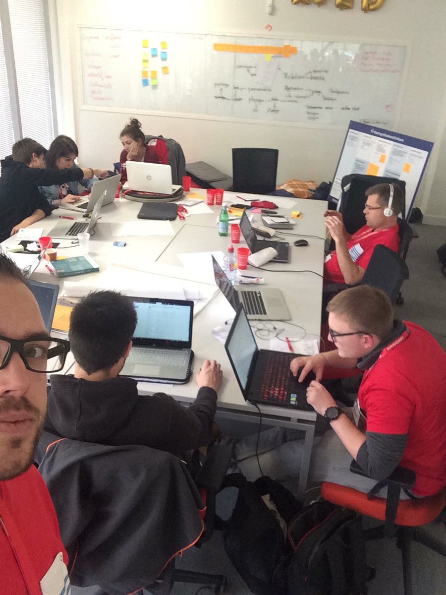 pauldossantos_'s tweet photo. #SWOrleans #TGSW2017 Ça boss dur chez #SWBeelive https://t.co/jFLS4ouVks