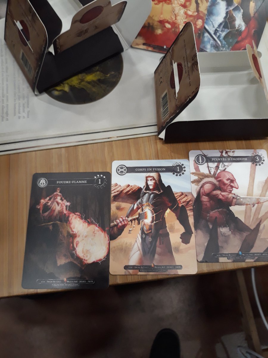 Donc j'ai parrainé un ami. Il ouvre 3 booster. Il chope 2 légendaires. 
Cc <a href="/Malkyrs/">Malkyrs</a> <a href="/MalkyrsEu/">Malkyrs EU</a> <a href="/LaurentQuenach/">Laurent Quenach de Quivillic</a> @Chesfest