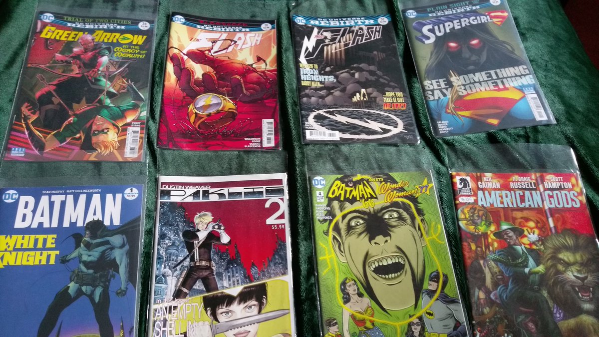 ladymaricota's tweet photo. Saturday reading with @DCComics , #americangods and #paklis https://t.co/XJjP6hAiDc