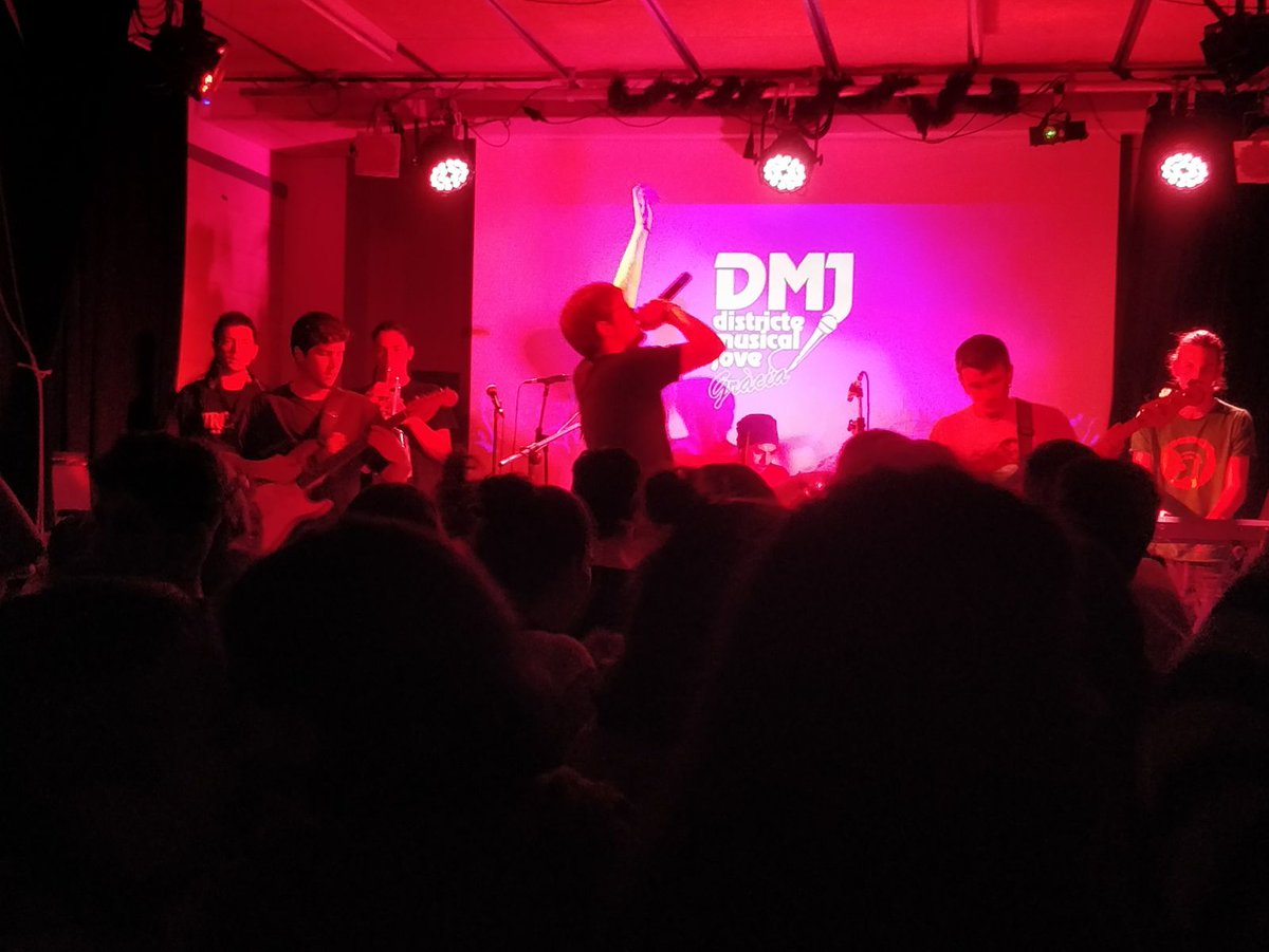 EjLaFontana's tweet photo. 🎤Anem fent boca pel concert final del #DMJ2017 amb aquestes fotos de la semi al Casal de @jovesdelcoll amb Cubiks, Skatologikos i Despit! 😍💃🕺

+ https://t.co/ZR4V0bGijz

📢El proper div. 24/11 a les 21h a La Fontana la final! 🙌 https://t.co/pkBqSPCARw