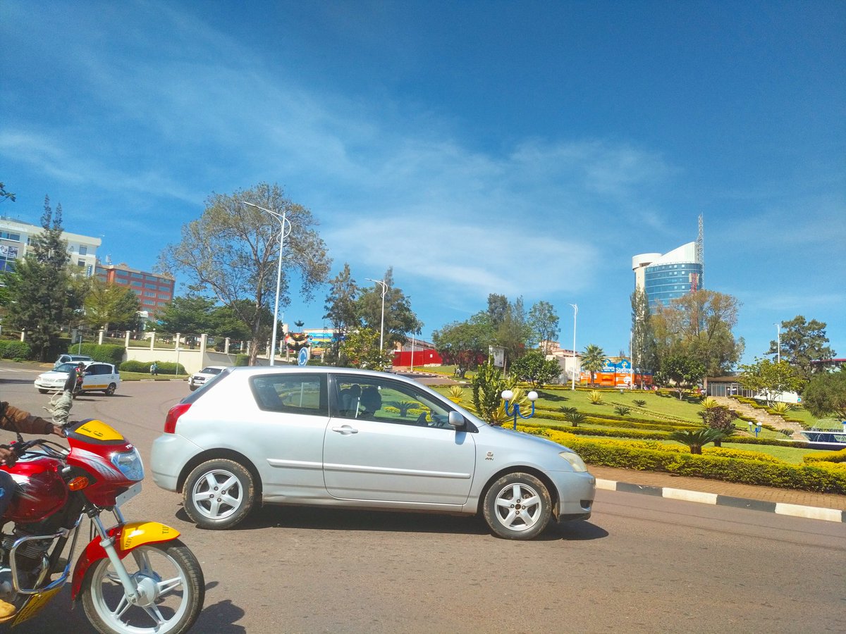 dondarchive's tweet photo. Kigali my Glowing city only the sky is the limit. #RwOT #Rwanda #BlackBerry #dtek60 https://t.co/vYzDEXqVgi