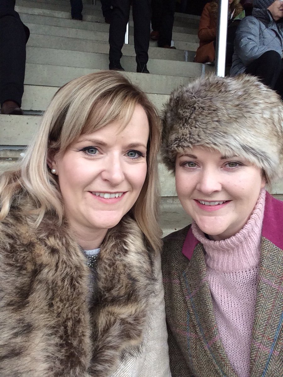 greet_jo's tweet photo. Lovely weather for ducks! 🦆#chelfie https://t.co/5iisZMBWN1