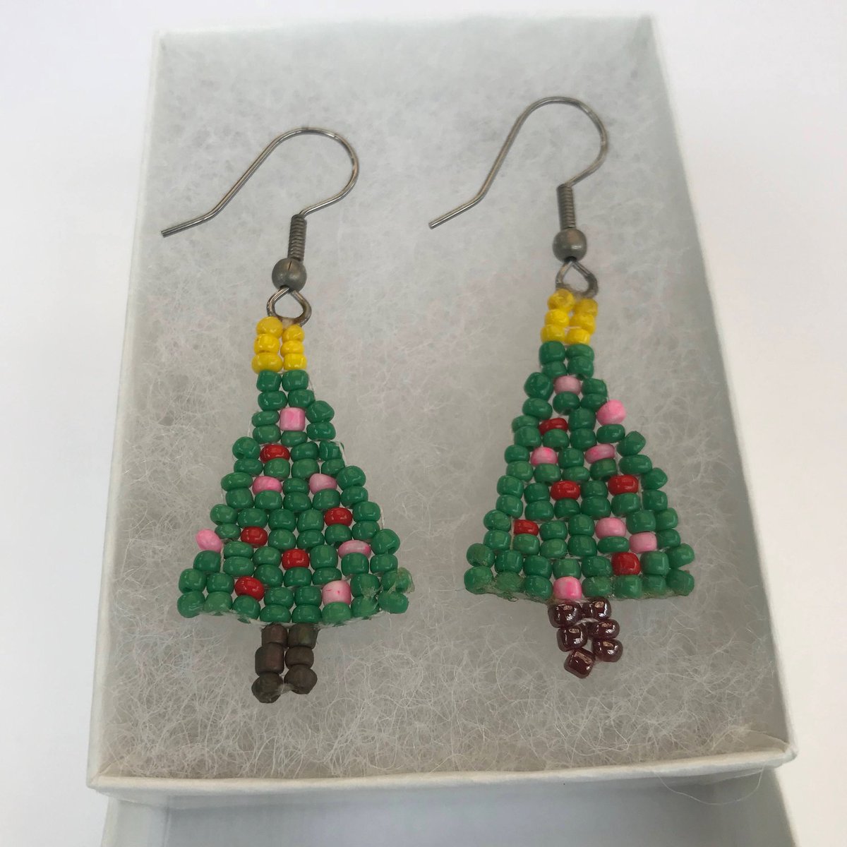 PhyllisJKeulman's tweet photo. Excited to share the latest addition to my #etsy shop: Christmas Tree Earrings #holidayearrings https://t.co/t6AkL2tdoT https://t.co/XxZ5Jj7Az2