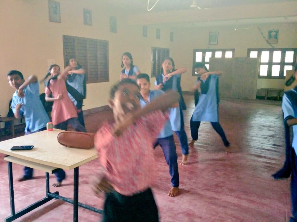 sHettyyy30's tweet photo. GHShoigebazar#Danceclass#Englishclass#ComputerClass#MphasisCSR @Ashwilsalins @deepakraj4030 @sanbolooR @LifeatMphasis @MphasisCareers https://t.co/PhhQCyFZqj