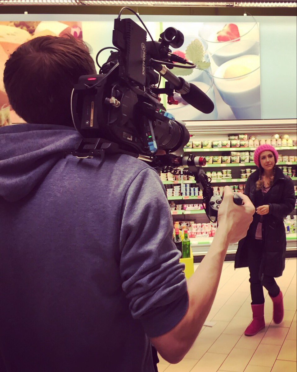 AnastasiaZampo's tweet photo. #tvshooting im #supermarkt für #swr : #zuckerfrei einkaufen 💪🏻 #soononair #zutatenliste checken 🔎 #aufklärung #verbraucherschutz #fürimmerzuckerfrei #moderatorin #tvhost #presenter #bestsellinauthor #greek #mantel #timezone https://t.co/hYEF6tBlRl