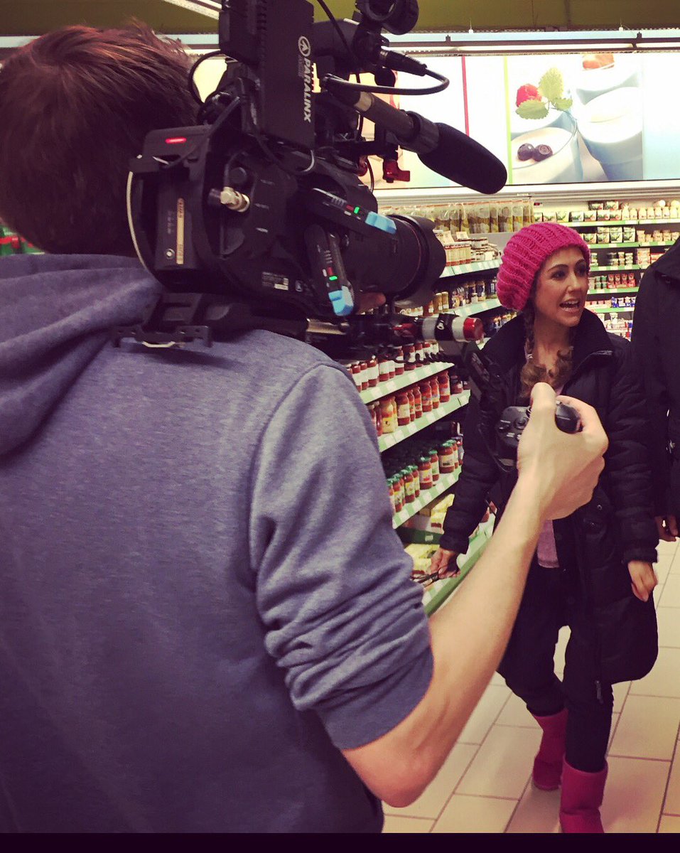 AnastasiaZampo's tweet photo. #tvshooting im #supermarkt für #swr : #zuckerfrei einkaufen 💪🏻 #soononair #zutatenliste checken 🔎 #aufklärung #verbraucherschutz #fürimmerzuckerfrei #moderatorin #tvhost #presenter #bestsellinauthor #greek #mantel #timezone https://t.co/hYEF6tBlRl