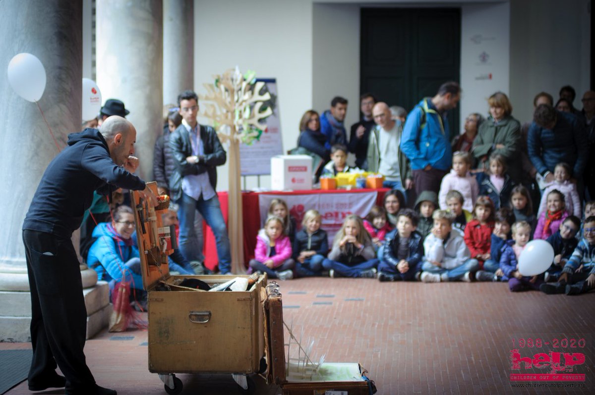 helpcodeitalia's tweet photo. Ore 15h00 iniziamo #IlVillaggioDeiDiritti con lo spettacolo: Il Pifferaio di Hamelin offerto dal @teatro_tosse https://t.co/8kHkBOs660 #18novembre #GenovaEventi https://t.co/HlDcynD0kJ