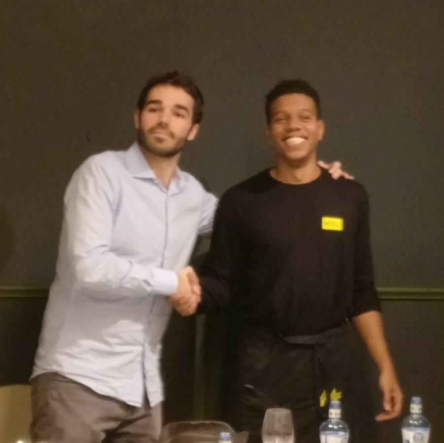 FCAlexEspel's tweet photo. EL DANDY - @luisma, el dominicà va repartir copes i plats i va captar l'atenció de la directiva, que ja té el seu telèfon per si ens cal un reforç algun partit. https://t.co/7YUYy4COF8