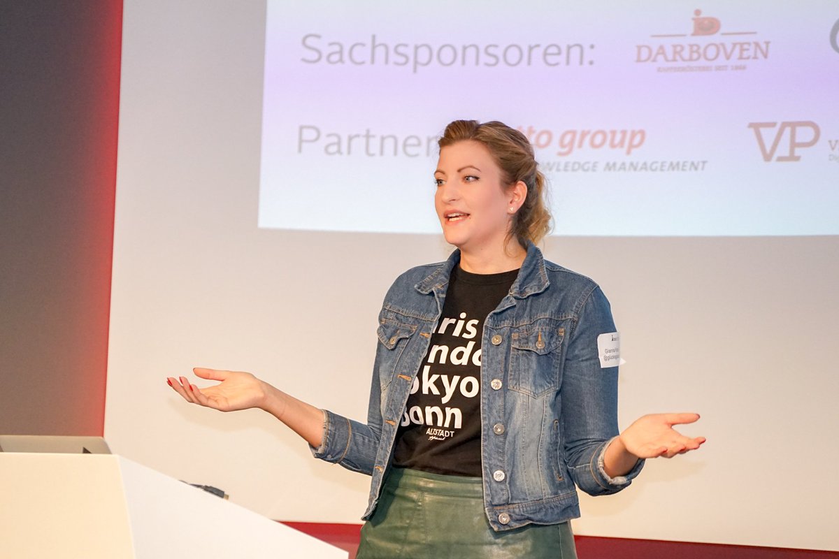 Die #Einhorn Show mit <a href="/GluecksGlukose/">Gianna</a> zur #RitterSport #Glittersport beim #bchh17 @elbkindGmbH 🦄

#HamburgFotografiert
#Hamburg
#barcamp