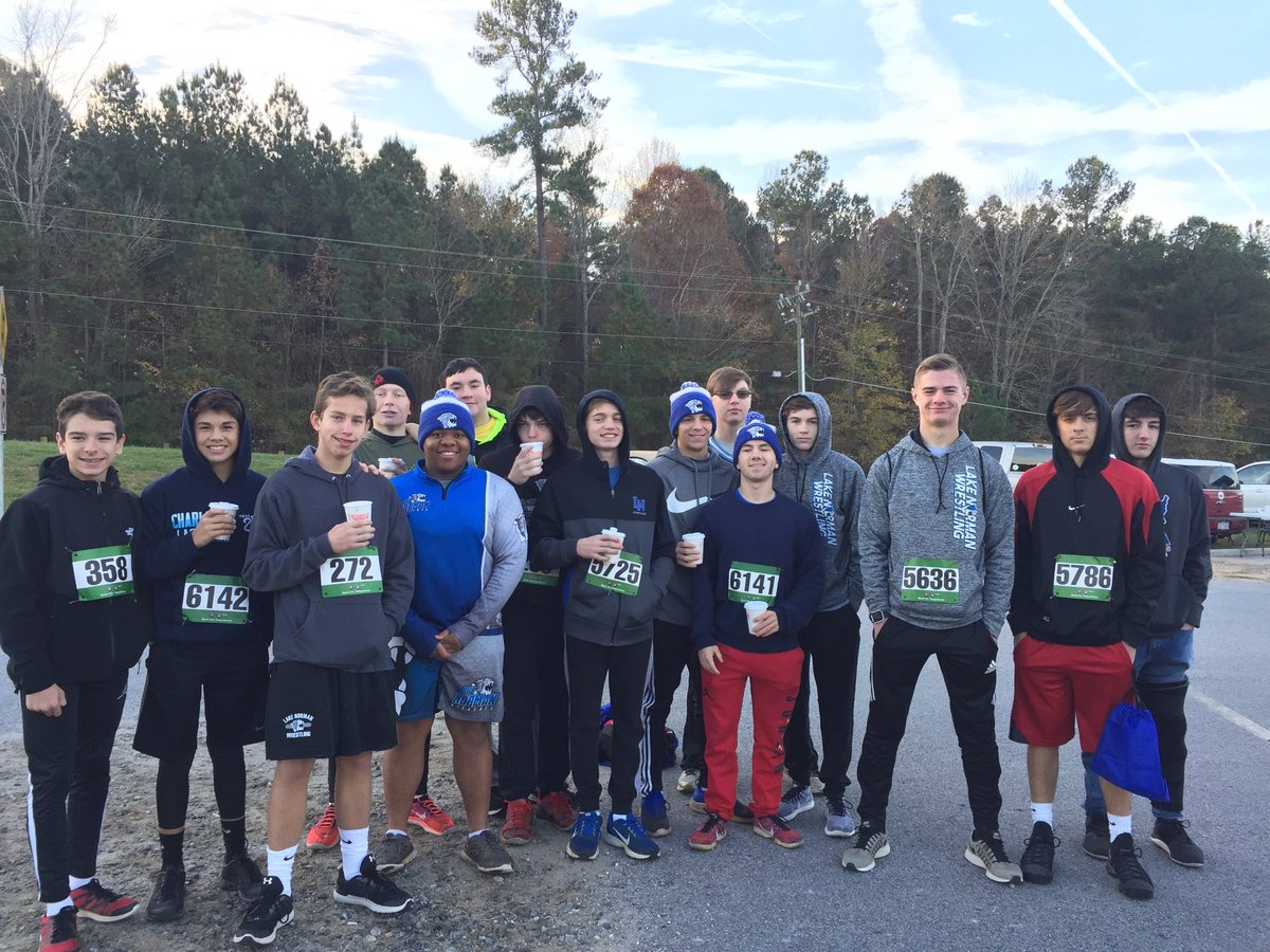 LKNWrestle's tweet photo. Early birds checked-in and ready to run.  #payitforward5k #lnwrestling https://t.co/mTBH9Dvp5a