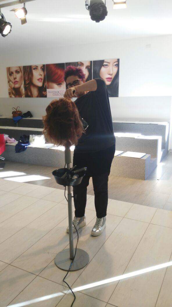 FramesiPK's tweet photo. Our experts are learning all about hair cut and styling using BY Framesi on their third day in Milan. #FramesiProsInItaly https://t.co/de6nPhtKZp
