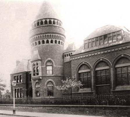 As Ladywell Baths/Playtower is approved for new cinema, here's some history of the site - scene of swimming world record, political rallies and mentioned in The Wouldbegoods  by E.Nesbit transpont.blogspot.co.uk/2015/12/ladywe…