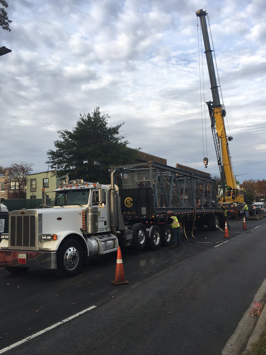 1100 block PA Ave only one eastbound lane as Penn11 installs tower crane today