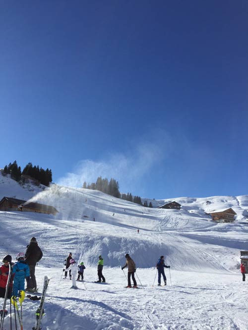 A little part of the #PDS opened today at #Champery #LesCrosets under blue skies - #Chatel snow report update online at... chatelweb.com/chatel_snow_re…