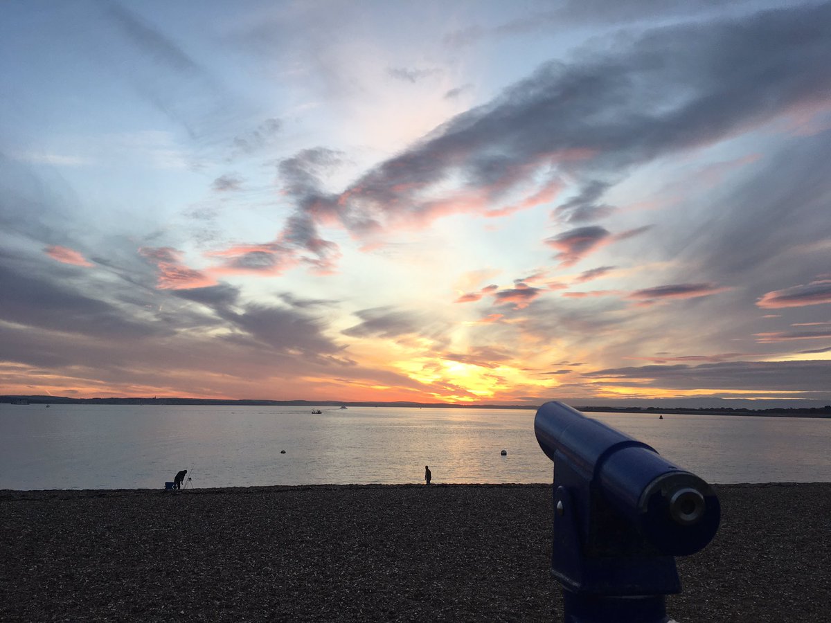thoughshebewee's tweet photo. Who else loves it when the sky catches fire? 
#sunsets 🌅 https://t.co/LPxzLDYJ3g