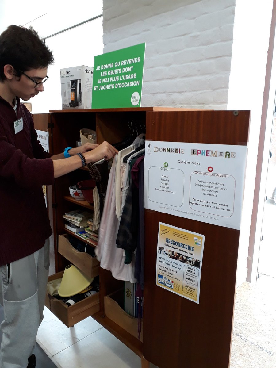 Daleux's tweet photo. Aujourd hui et jusquau 20 décembre à @lillefrance  #repaircafé  #donnerie #compostage bref réduire ses #déchets https://t.co/68YI2JGa38
