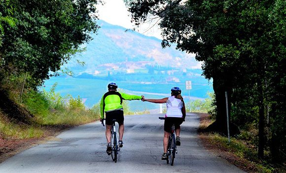 classytours's tweet image. Moon Plains ( also known as Sandatanne, Sandagalatanne) is the latest attraction open to public in Nuwara Eliya.The main attraction of Moon Plains is the mini Worlds End at the edge giving a 360 Degree view of the surrounding peaks and towns.#paradise #moonplains #travel #tourism