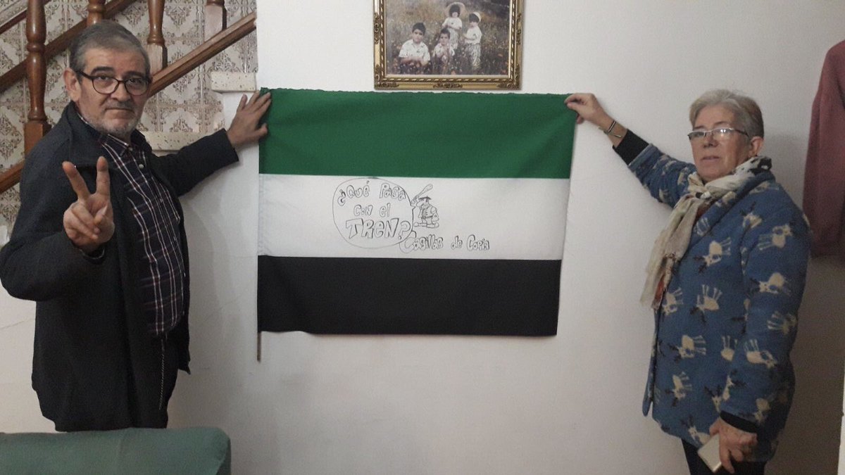 flofdezz's tweet photo. Donde el siglo XXI no lo parece??? En Extremadura!!!
#PorUnTrenDigno 
Aquí unos amigos/familia extremeños!!! https://t.co/RAtfWzEejK