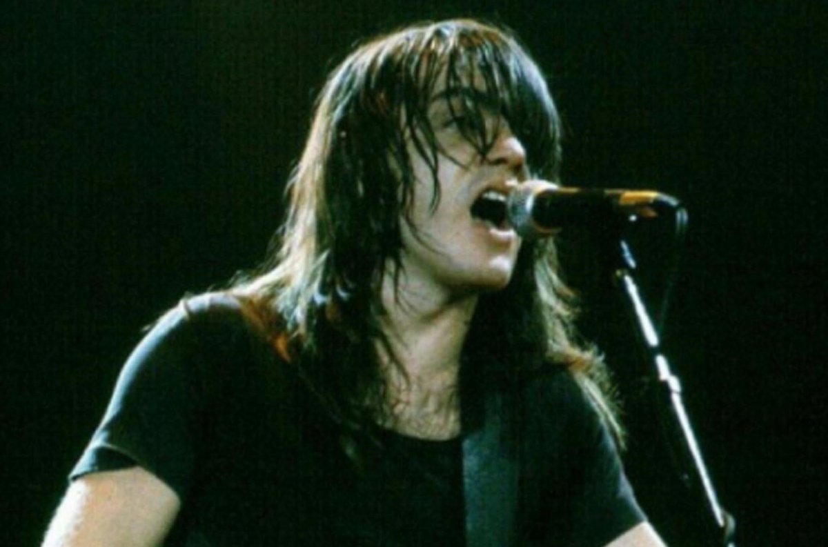 infobaeamerica's tweet photo. AHORA | Murió Malcolm Young, cofundador de AC/DC, a los 64 años https://t.co/33fgfDlW7w