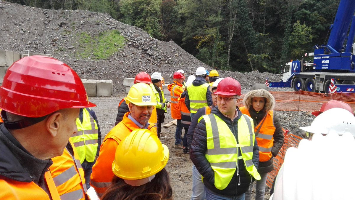 GallicoGambarie's tweet photo. Sicurezza nei cantieri, la #GallicoGambarie a confronto con Ingegneri e Architetti di #ReggioCalabria 
#GAGA 🏗
#LaStradaCheUnisce 🛣
https://t.co/qzK8YX8DkE https://t.co/SjuKcqNKXy