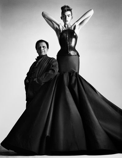 Strabic's tweet photo. « On ne s’habille pas d’un dessin. » Le grand Azzedine Alaïa s’en est allé... Relire notre article :
https://t.co/FDsNUOkS87 https://t.co/OrnQsfxhon