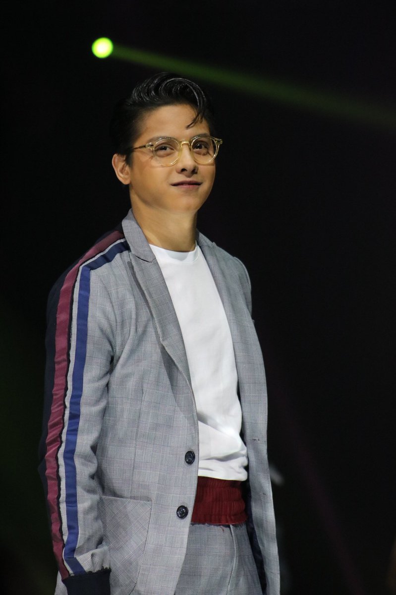 MOAArena's tweet photo. KATHRYNxDANIEL Kathniels hit that RT button for Kathniel at #Bench30Years #BenchUnderTheStars https://t.co/OxwhtwBh32