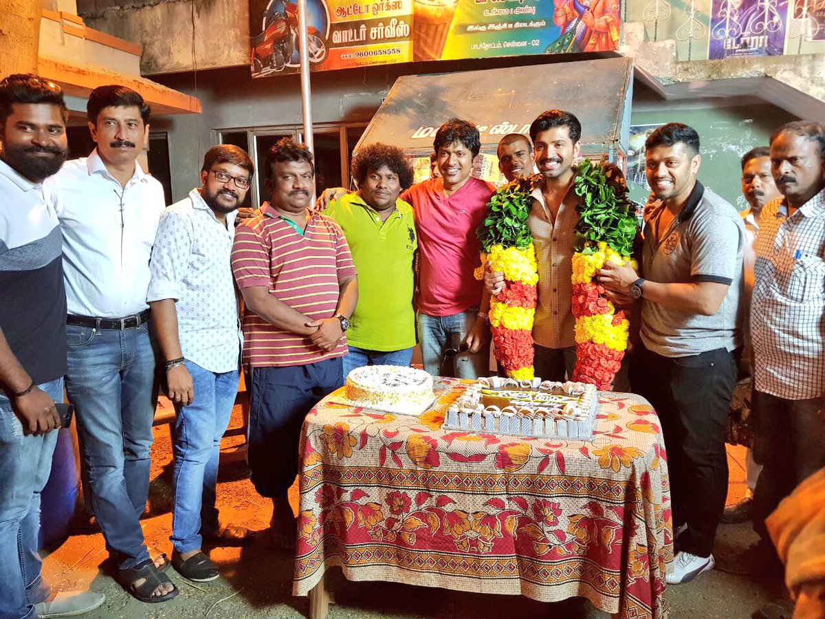 arunvijayno1's tweet photo. Birthday kick-starts with my cast &amp; crew of #Thadam #OnLocation #12o'clock https://t.co/XyB7Rs9YYe