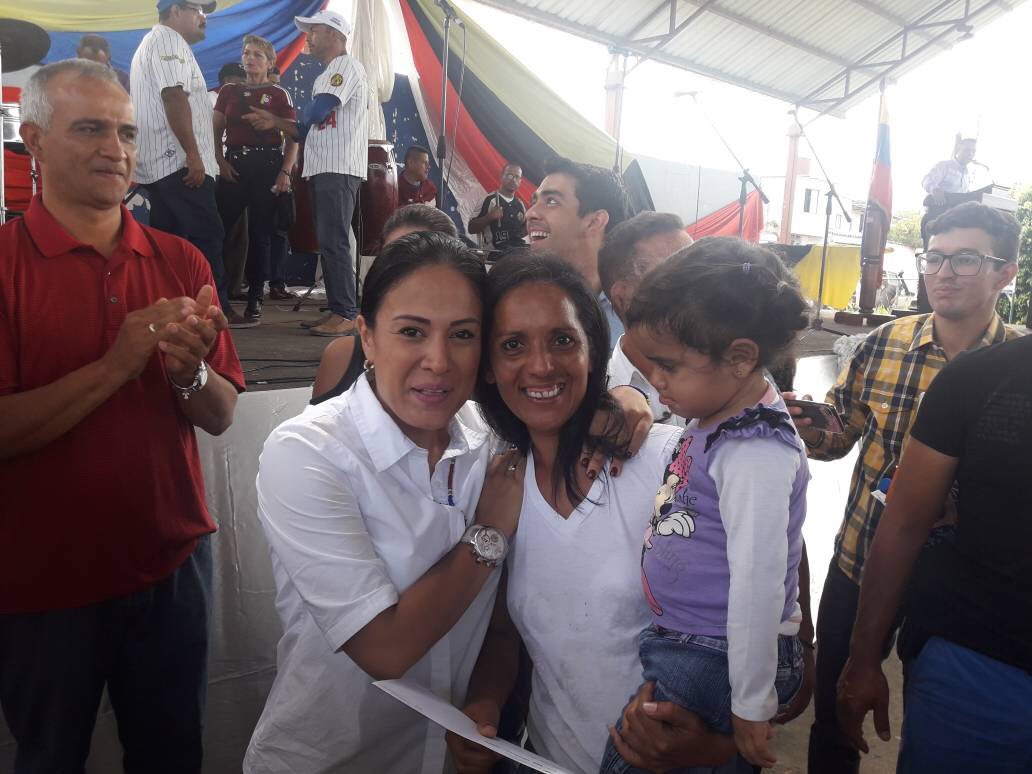 laidygomezf's tweet photo. Llevamos ayudas sociales al municipio Junín #Rubio, mostrando que con equipo, voluntad y dedicación se puede combatir la crisis @LotDelTachira https://t.co/PqD0hOOhLJ