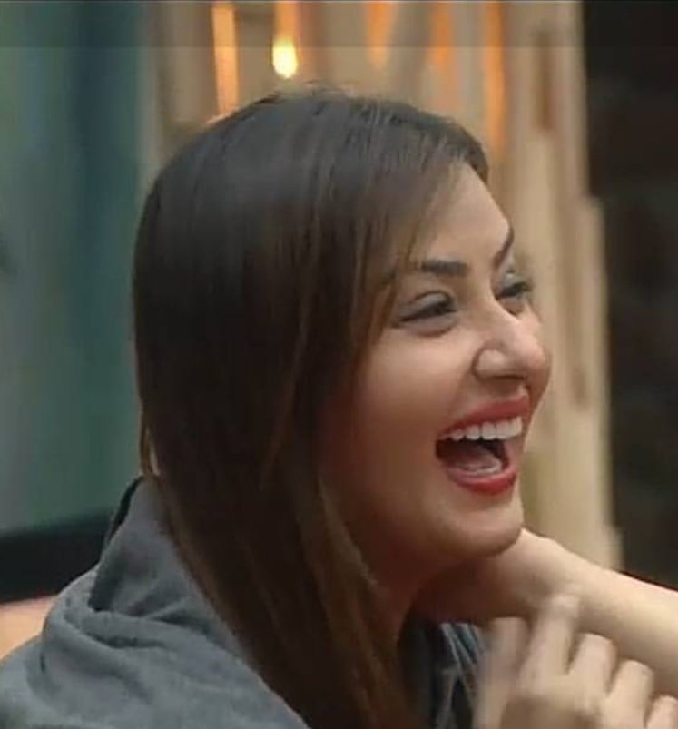 BiggBossChannel's tweet image. #BiggBoss11 #BiggBoss #bb11 #WeekendKaVaar  WHO WAS LOOKING GORGEOUS TODAY IN @BiggBoss 11? 
RT🔃 FOR #ShilpaShinde 
LK❤ FOR #HinaKhan