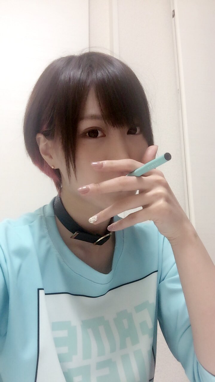 تويتر せきぐちあいみ Aimisekiguchi Eth على تويتر フレーバー付きの水蒸気の煙がでるやつ 多分禁煙する人とかが吸う奴なのかな タバコ吸わないんだけど なんか映画とかで強めの女性が吸ってるのかっこいいから家でこっそりこれ吸ってる たゆたう煙を見てるのも