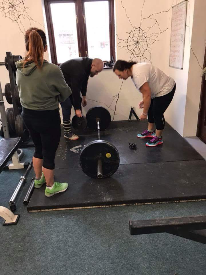 RachelBlight's tweet photo. Would somebody please invent an app that quickly adds your plates up for you?!  I lift to relax and it stresses me out!!!
#strongwoman #lostcountagain #girlswholift https://t.co/jZ0X4foVBh