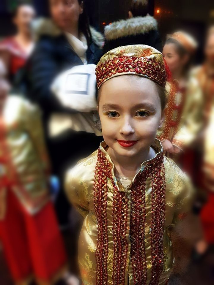 griftoe's tweet photo. #middlebrookswitchon my daughter just before goin on stage #panto https://t.co/P8MXkc2kJk