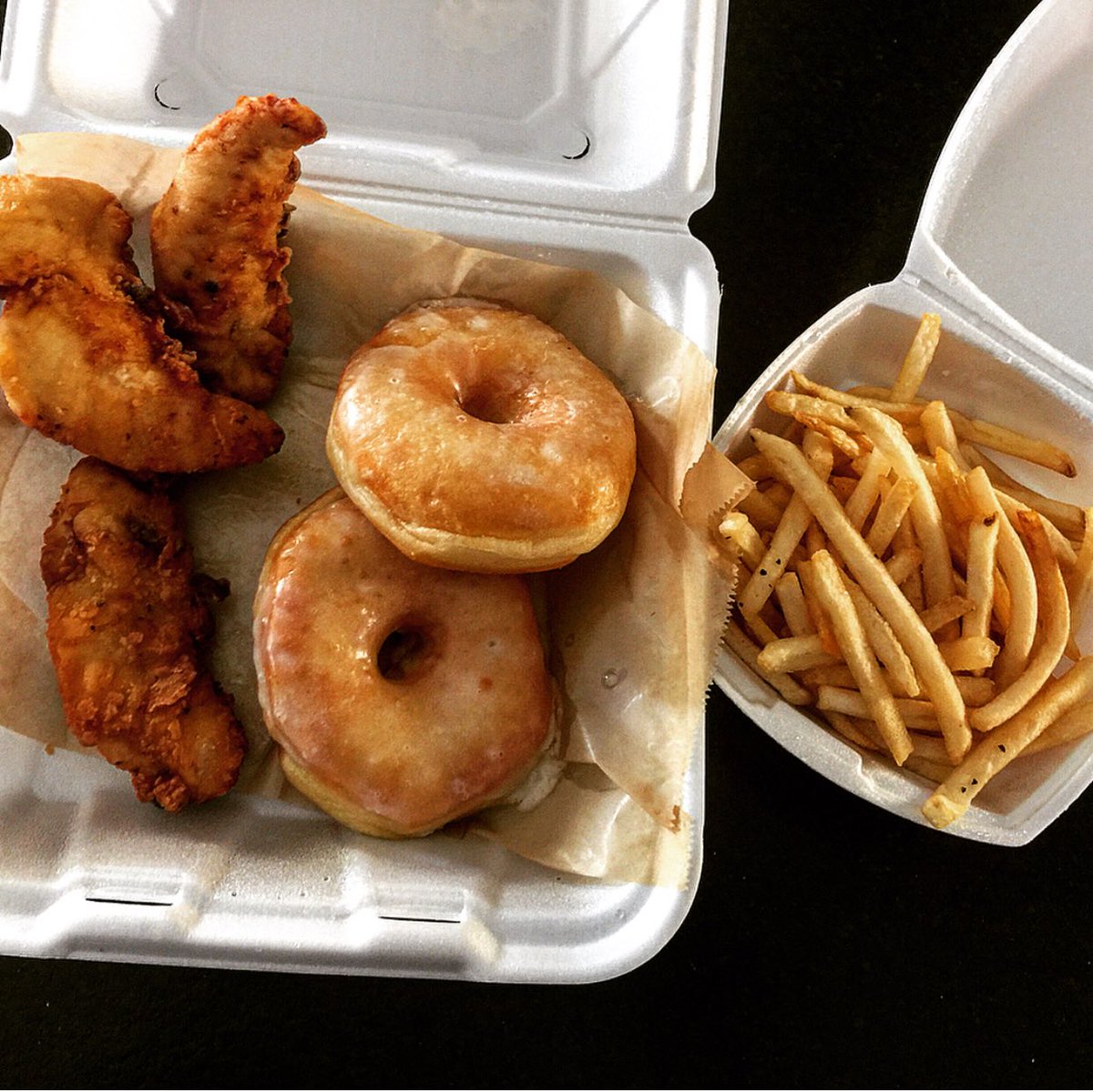 FatChicken_Rest's tweet photo. Fried chicken and donuts, at home, in our pjs...oh yeah! @healthyshampy had the right idea! Hello Saturday! #chickenanddonuts @ubereats @trycaviar #fooddelivery https://t.co/niEpysxhC3