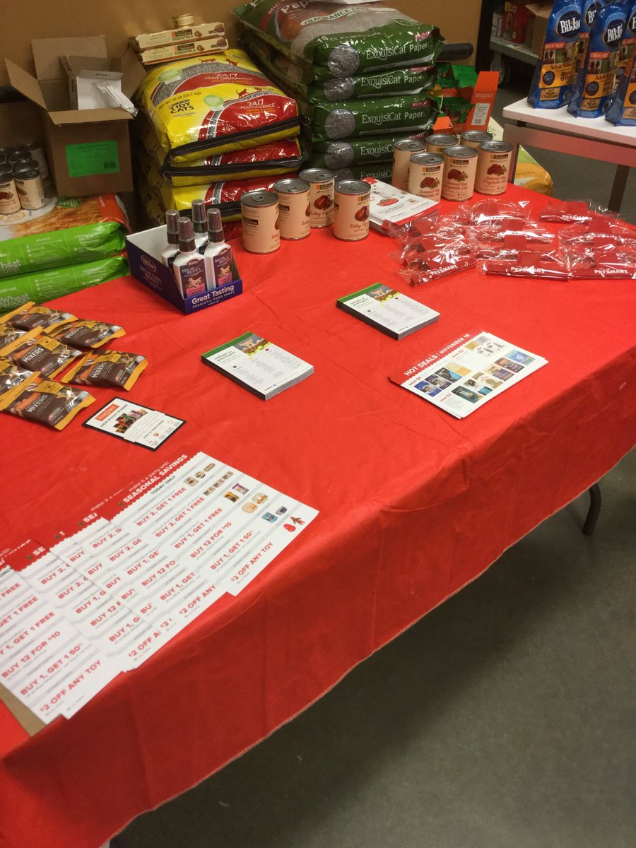 Petsmart2351's tweet photo. We are ready for our fall feast event today come and join us for some great coupons and great samples and take a free photo #@petsmart 2351 12-3 https://t.co/epHOIvVe0c