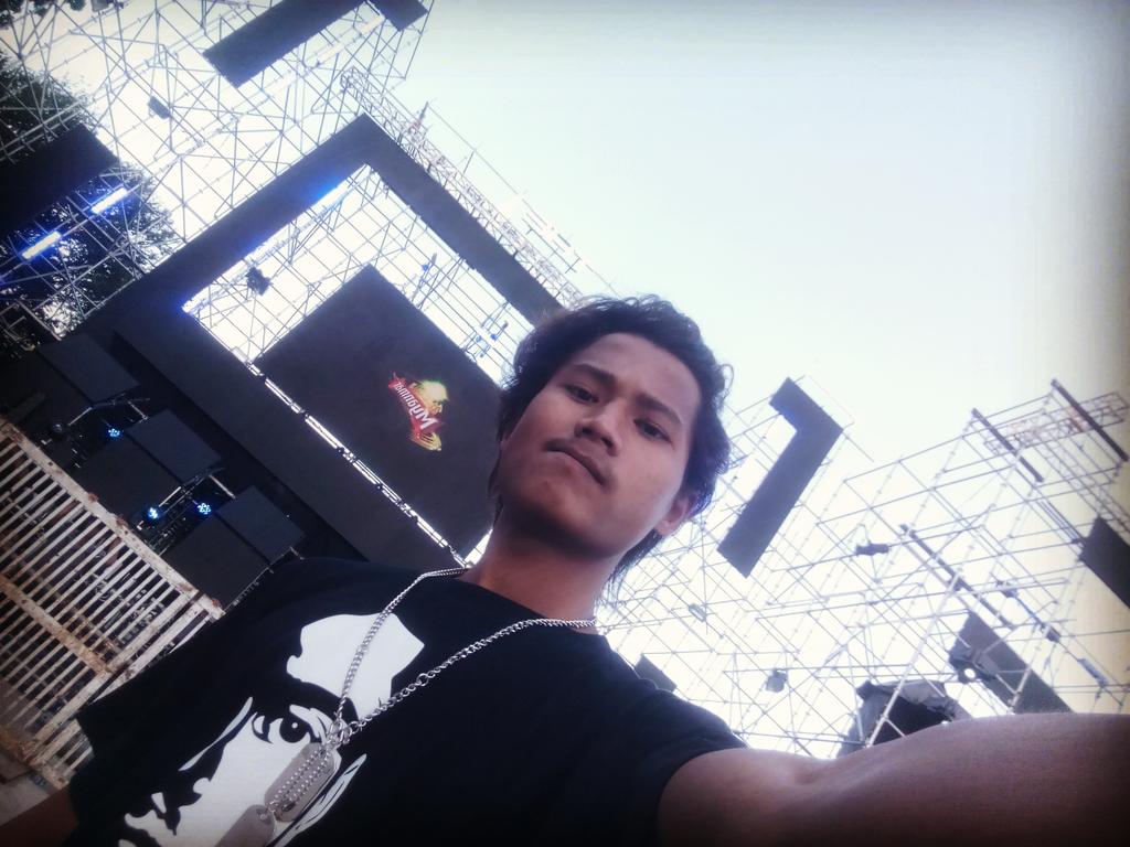 YeKhaingOo's tweet photo. The evolution the bass.
#YKO #Dj #S_Logic #Double_P https://t.co/gJOKbUASz1