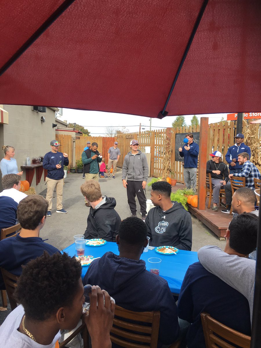 Stretch7In's tweet photo. Congrats to our very own Tommy Bell for winning the 2017 #FWS MVP. He is first recipient of the MVP award at ODU; therefore, his prize is that the award will forever more be called the "Tommy Gunnz award." Congrats to Tommy! https://t.co/xPxdhCI1lU