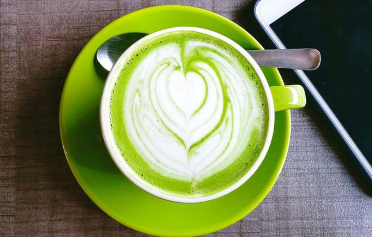 matchamia's tweet photo. #MatchaTea Is Everywhere—but Is It Actually Good For You? Thinking about jumping on the #matcha #tea bandwagon? Here's how it stacks up next to traditional #greentea https://t.co/qQ2pb00bHr @menshealthmag @CynthiaSass @AbbeysKitchen @shawsimpleswaps @HealthRadioFM  @matchamia https://t.co/ovMz64xplN
