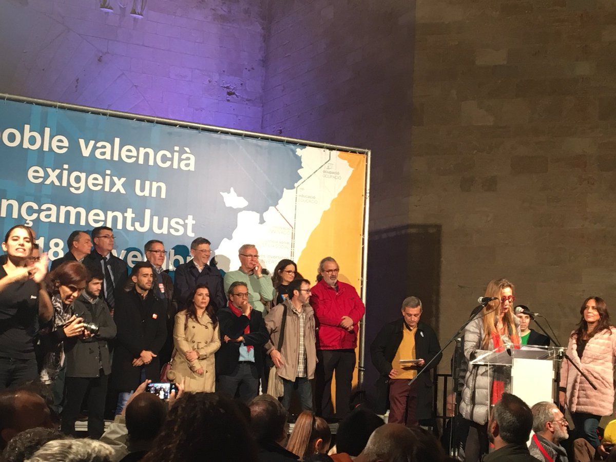Eva Blasco participando en la lectura del Manifiesto por una financiación Justa para la Comunidad Valenciana. Más de 60000 personas apoyando