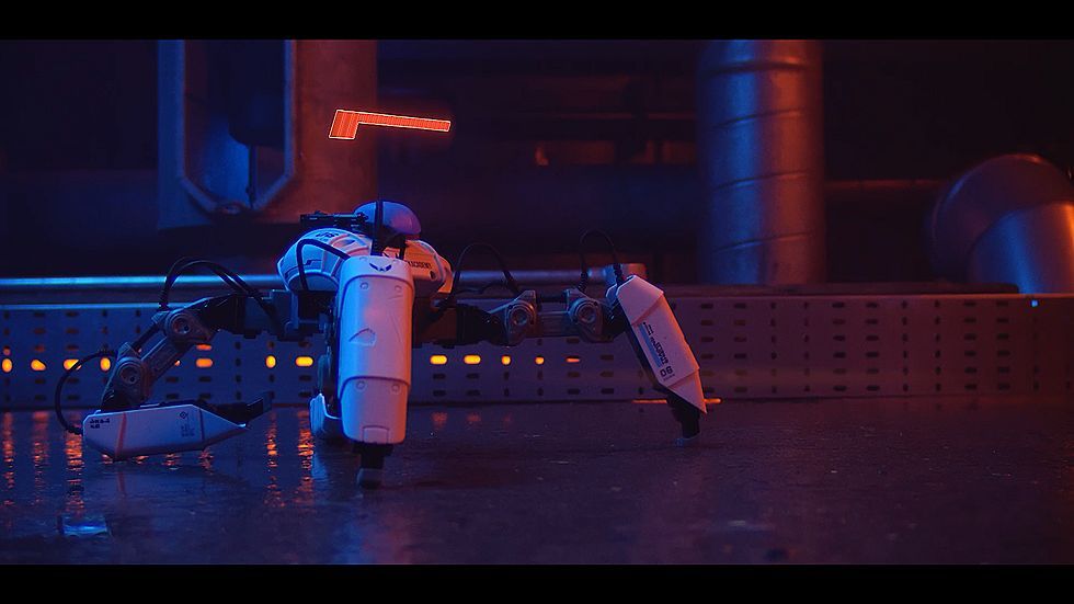 IgnitecStudio's tweet photo. Phone controlled Mekamon fighting robots are now on sale in Bristol - Apple store have just stocked the AI powered bots - https://t.co/3UnFO8OFnr #AI #VR #Robots #Robot #Ignitec #Bristol #Toy #Innovation https://t.co/9lzgnVJ6iP