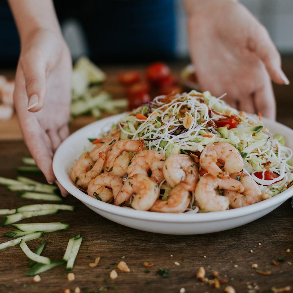 PFChangs's tweet photo. Making food from scratch is the way it’s always been and always will be. #FarmToWok https://t.co/oQ03ft0e7U https://t.co/6AZrTICG05