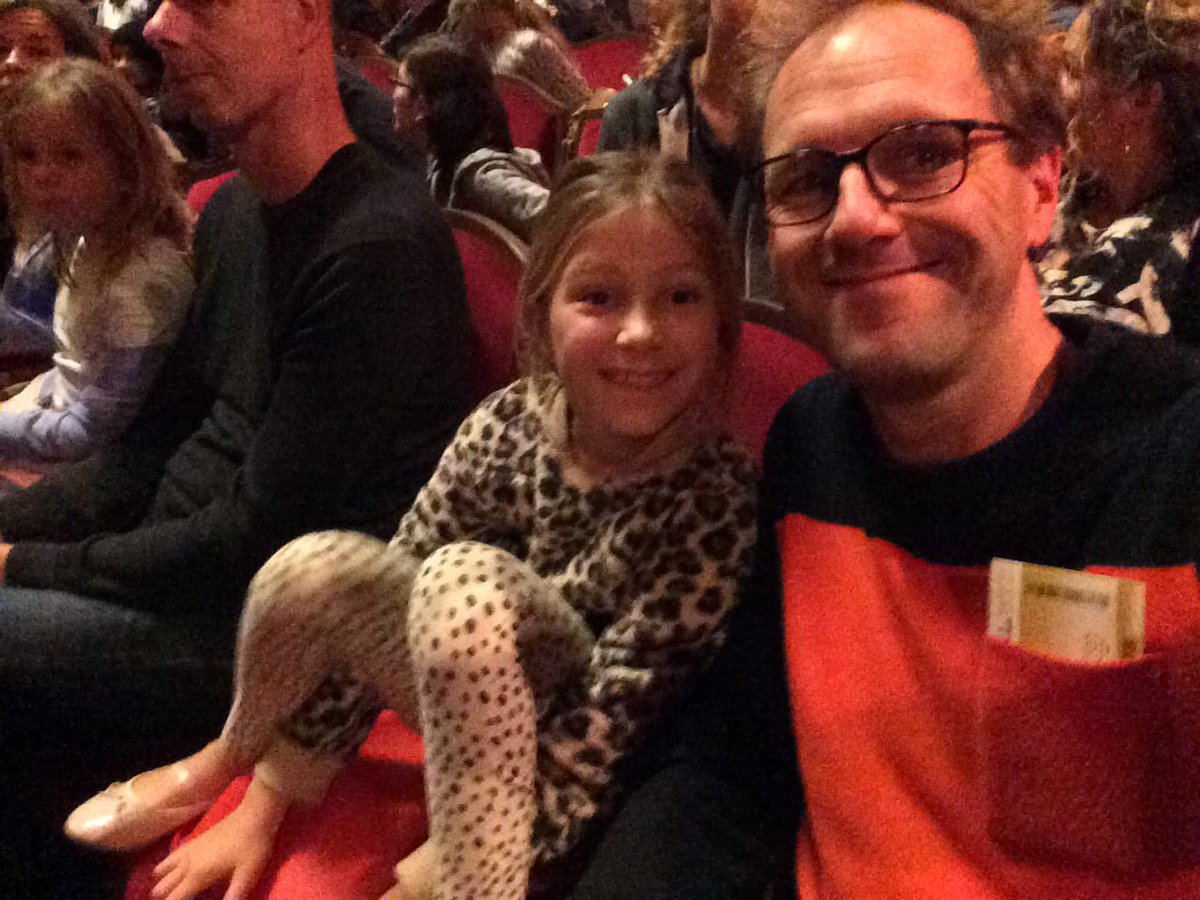 Ignazworm's tweet image. Met Mijke naar ‘so you think you can stoelendans’, erg goed gedanst door #introdans