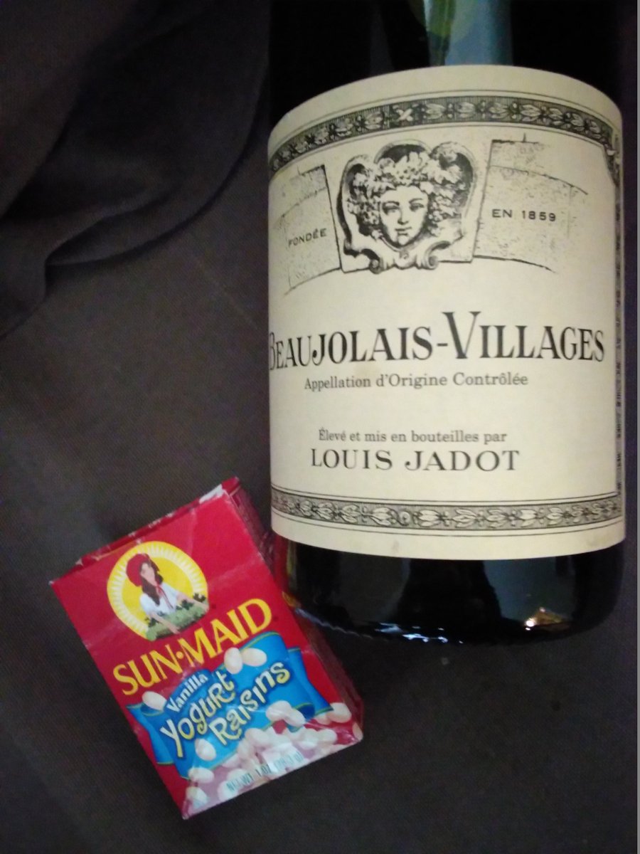 Mammanatty's tweet photo. Parisian pairings are the best! #LoveJadot #Sunmaid #GoWithJadot #sweepstakes https://t.co/LRxWcL6grW