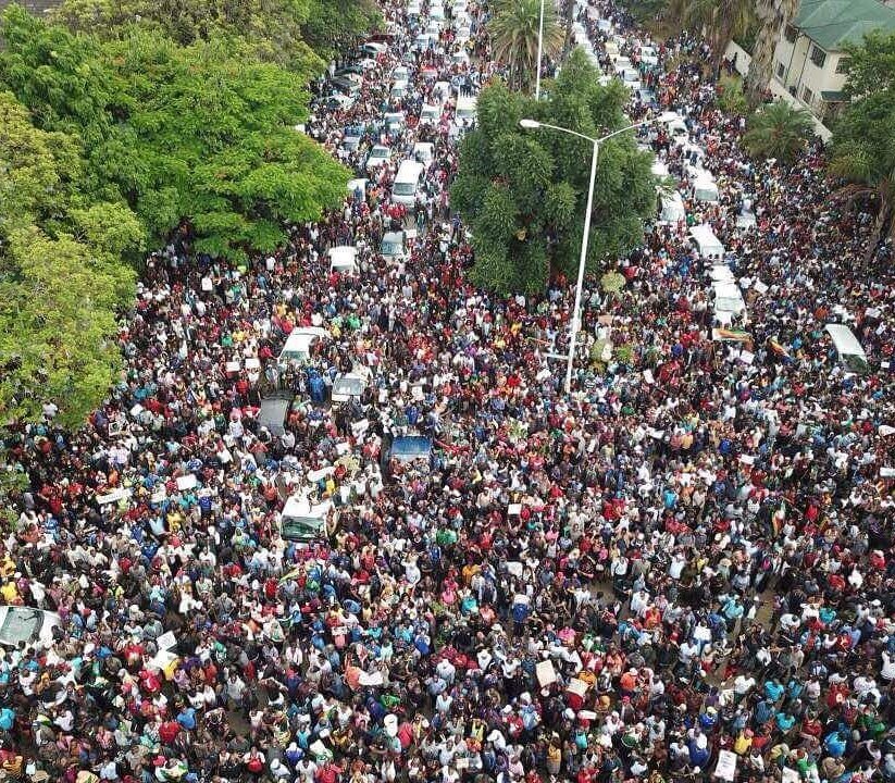 DeleMomodu's tweet photo. The unprecedented crowd in Zimbabwe demonstrating against ROBERT MUGABE today... https://t.co/l2bOk3Gj4W